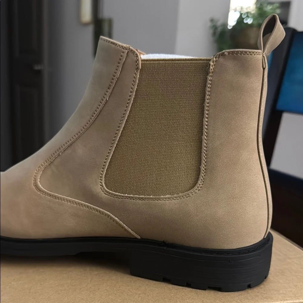 Coutgo Men's Chelsea Boots Leather Slip-on Boot 🥾 Size 10.5 Brand New